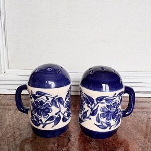 Topis Capuchinas – Salt and Pepper Shaker. Gorgeous and RARE!